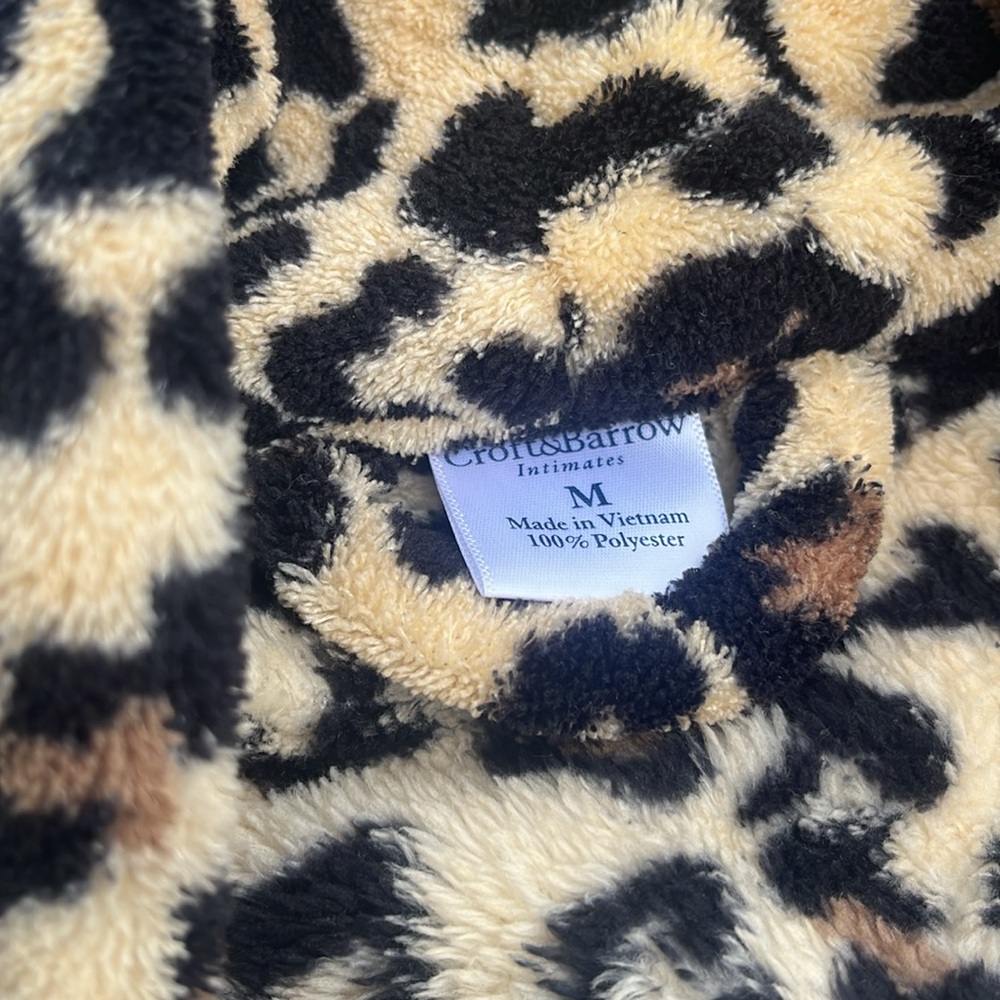 ❄️ Cheetah Print Fuzzy Robe - Picture 7 of 7